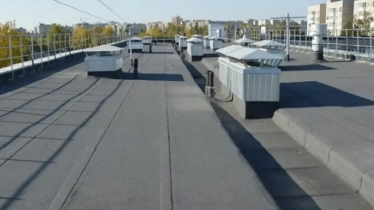 В Чебоксарах обновили более 32 тысяч квадратных метров крыш